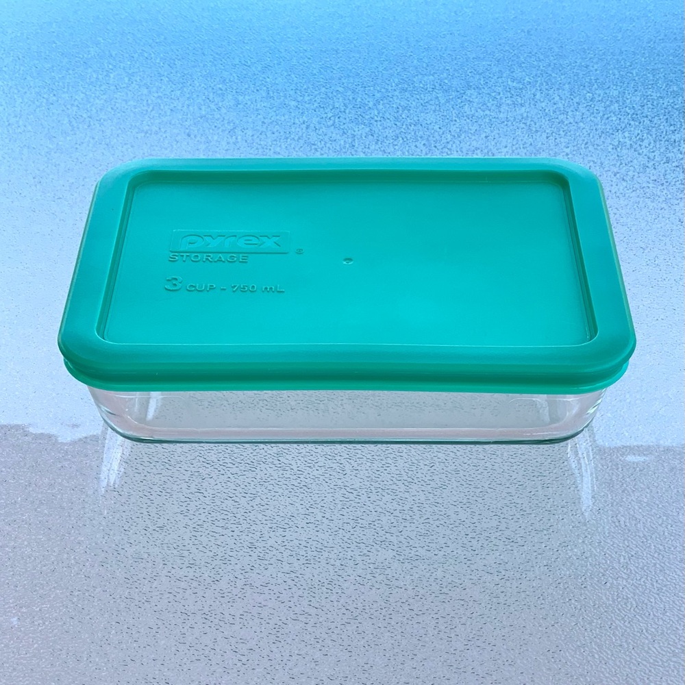 Pyrex Rectangular Food Storage / Baking Dish with Turquoise Lid ~ 3 Cup / 750 mL